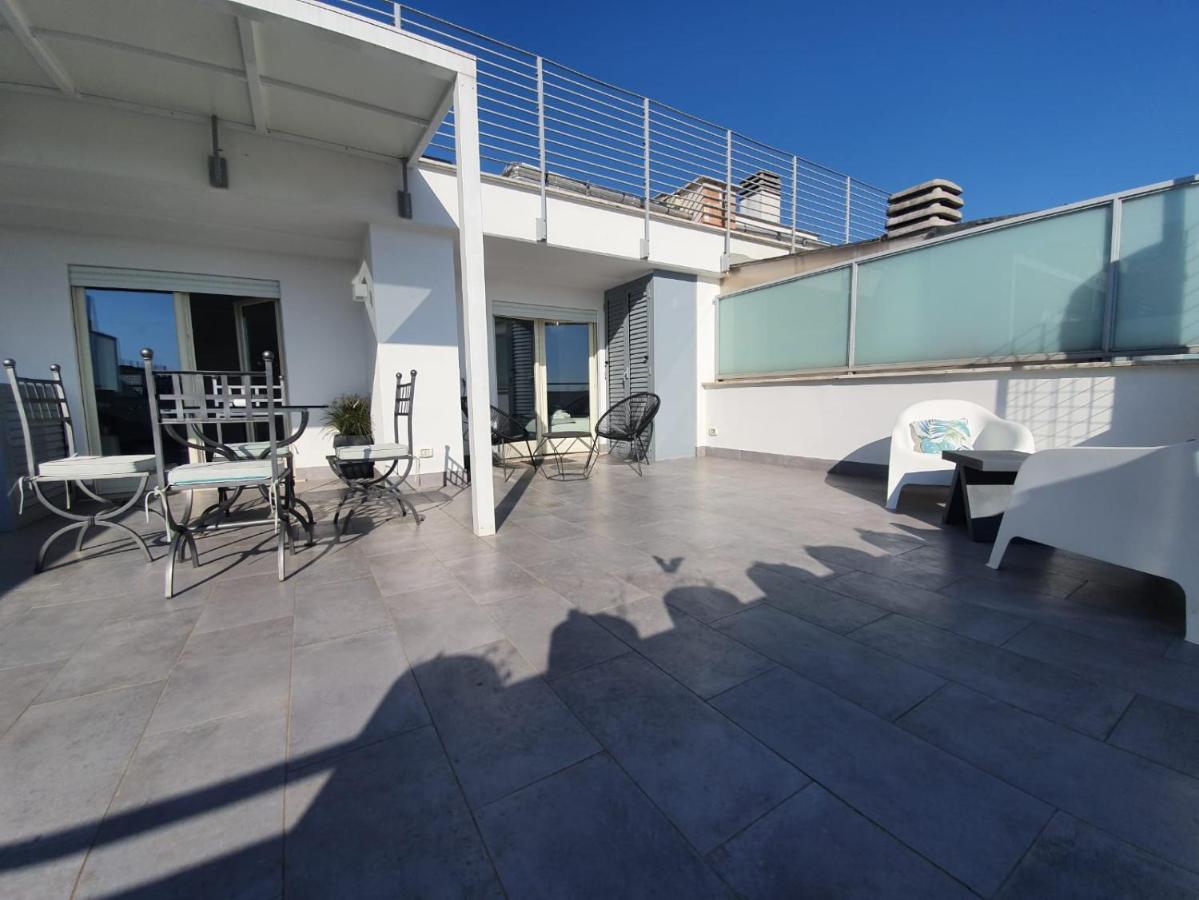 Penthouse 41 In Trastevere With Big Terrace Рим Экстерьер фото